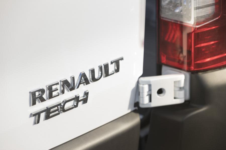Логотип Renault Master Pharma Van 2018 года  (UK) (фото 4 из 6)